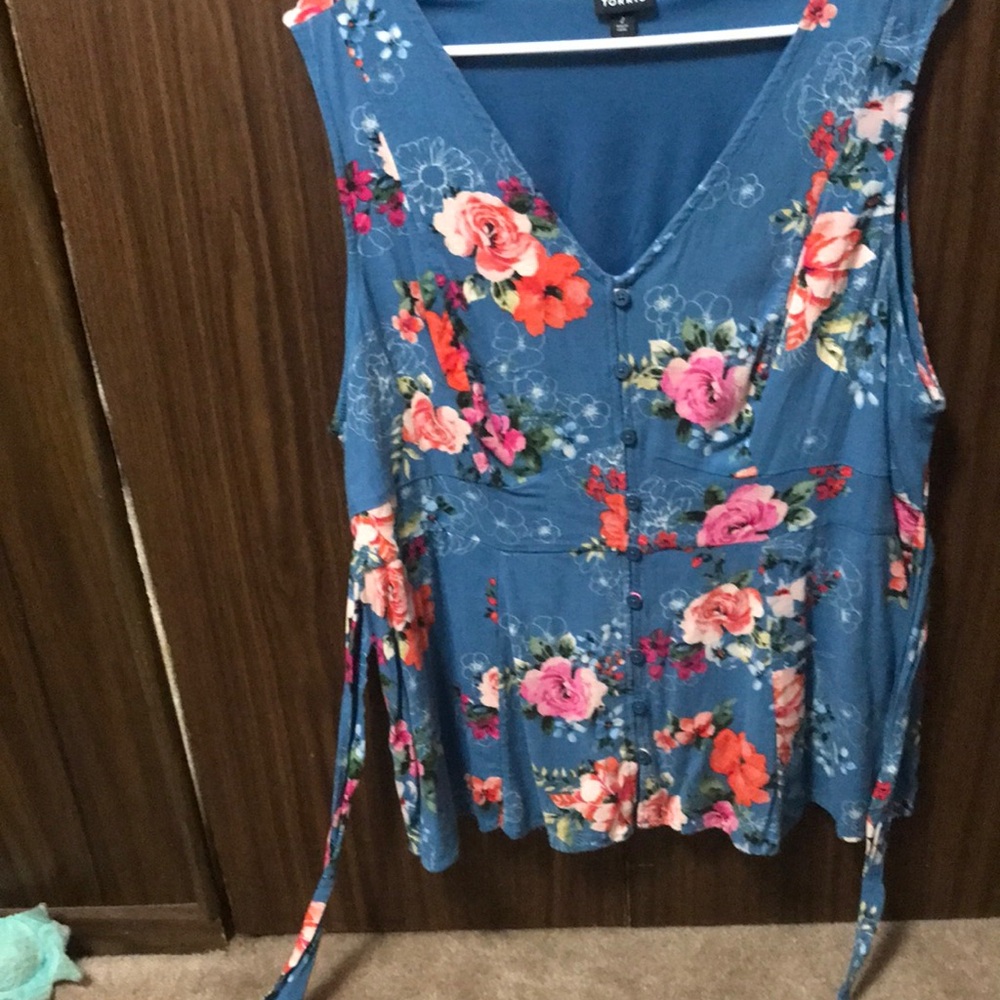 Torrid vest like blouse size2x